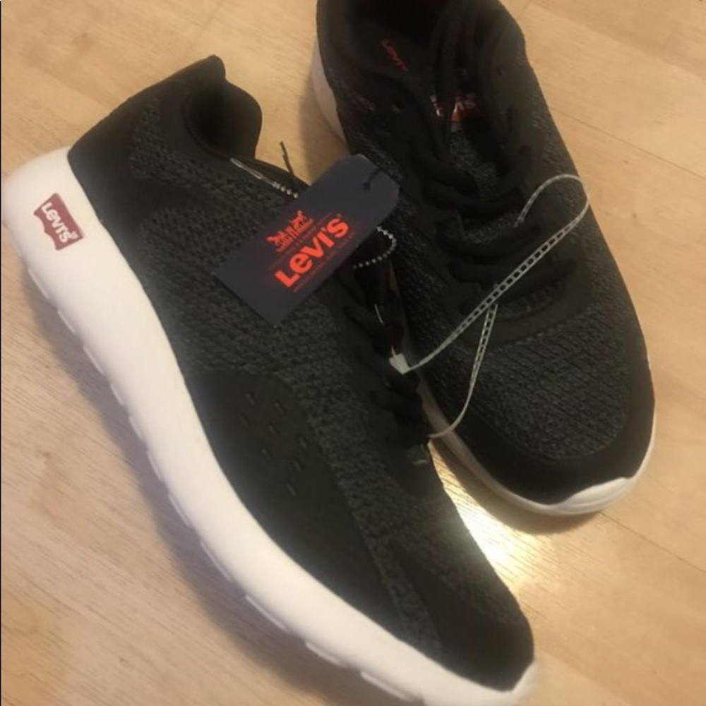Levis sneakers size 9